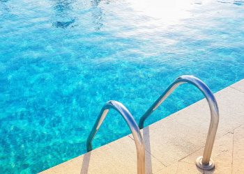 L&rsquo;art de l&rsquo;été : Comment maintenir votre piscine en bon état toute la saison