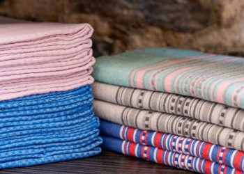 La Fouta Tunisienne : Un Accessoire Polyvalent pour une Décoration Élégante