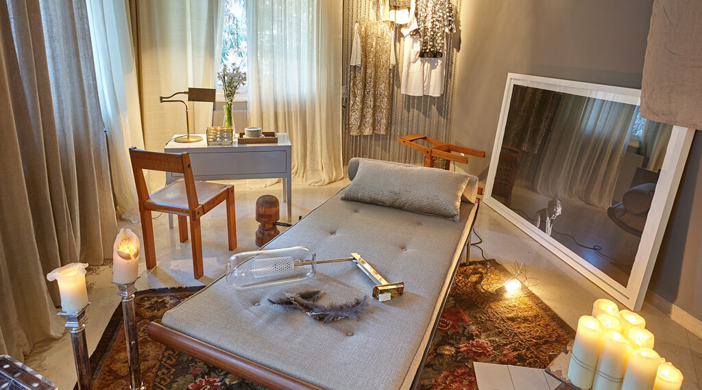 Créateurs d’ambiance : Incursion dans l’univers créatif de designers ‘trendy’ – HAJER AZZOUZ