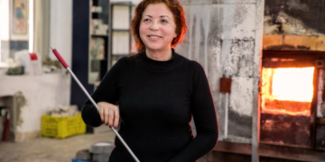 Sadika Keskes au Vitromusée Romont : quand le vitrail se réinvente en volume